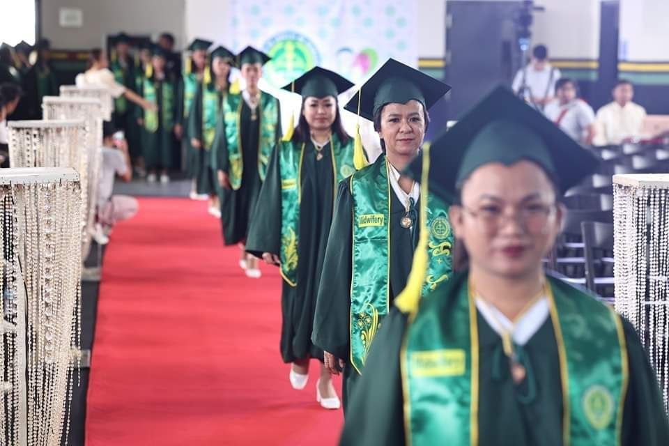 KOLEHIYO NG LUNGSOD NG DASMARIÑAS HOLDS INAUGURAL COMMENCEMENT EXERCISES